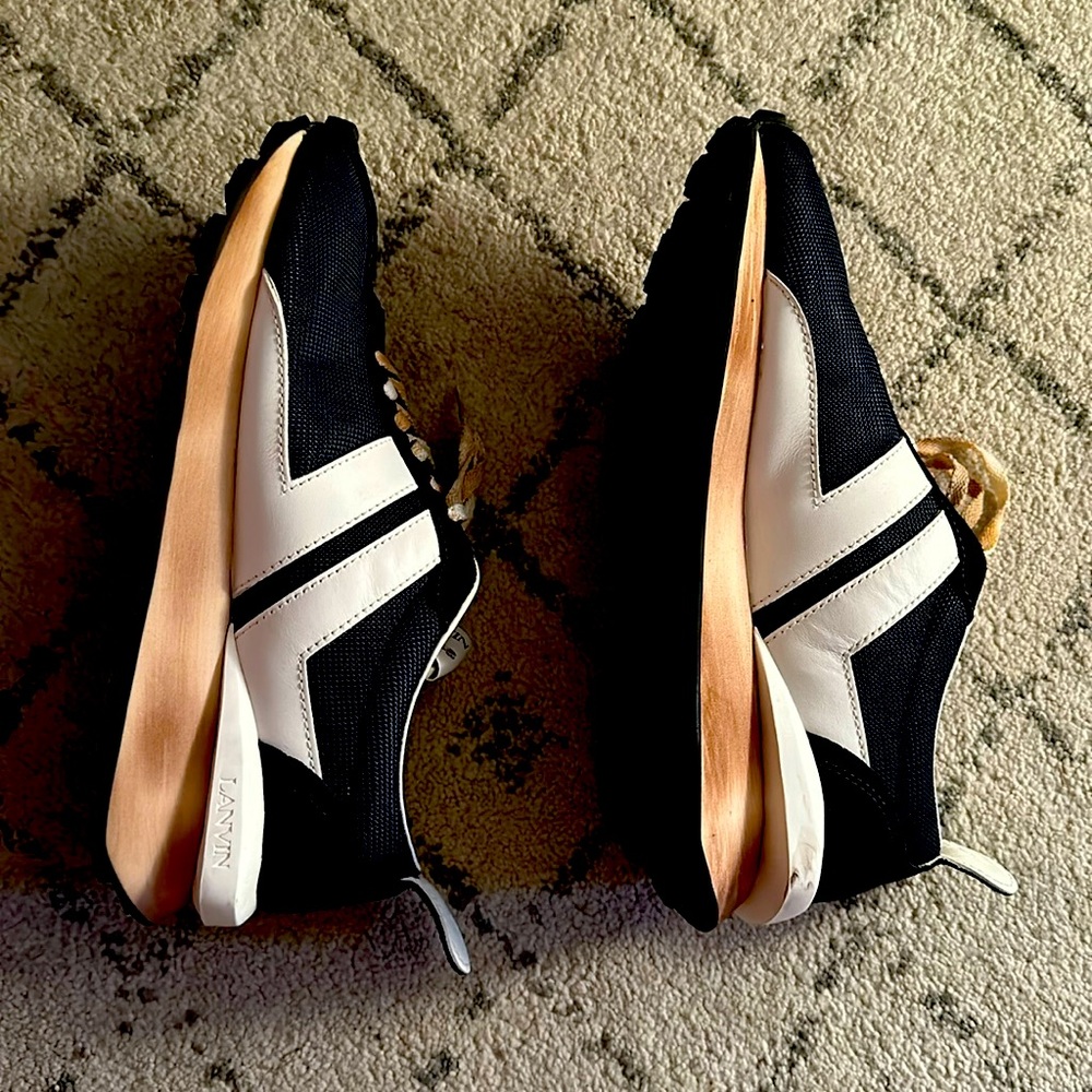 Great lanvin men’s sneaker barely used
